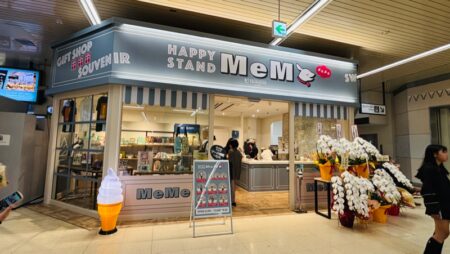 駅ナカで出会える癒しスイーツ！HAPPY STAND MeMeの“メェメェソフト”が可愛すぎた（熊谷駅）